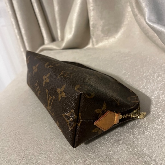 Authentic Louis Vuitton Cosmetic Pouch made in Spain - Picture 9 of 10